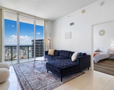 1750 N Bayshore Dr Apt 5611 - Photo Thumbnail 3