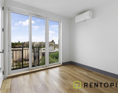 209 Montrose Avenue - Photo Thumbnail 6