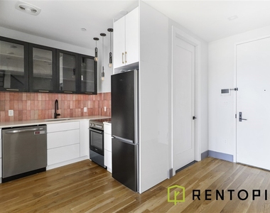 209 Montrose Avenue - Photo Thumbnail 3