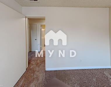 1574 Tenaka Pl Apt 4 - Photo Thumbnail 11