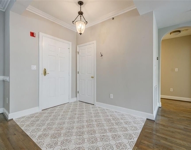 1735 Peachtree Street Ne - Photo Thumbnail 2