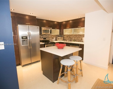 8877 Collins Ave - Photo Thumbnail 2