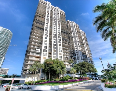 2333 Brickell Ave - Photo Thumbnail 26