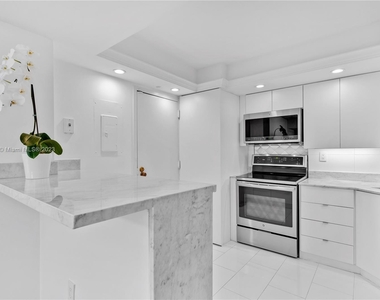 2333 Brickell Ave - Photo Thumbnail 6