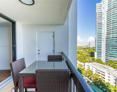 2333 Brickell Ave - Photo Thumbnail 16