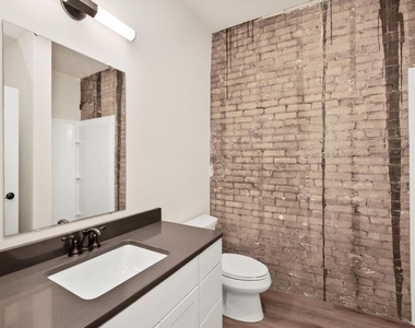 2577 N Downer Ave - Photo Thumbnail 7