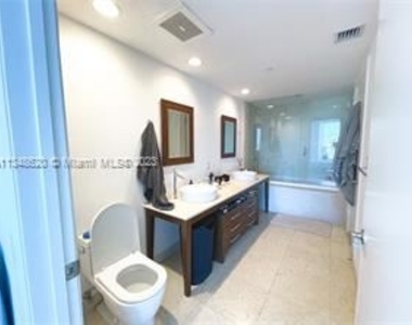 475 Brickell Ave Apt 4812 - Photo Thumbnail 2