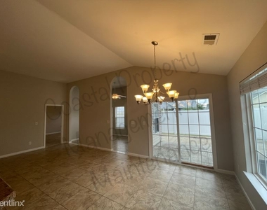 1074 Great Lakes Cir - Photo Thumbnail 8