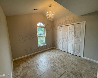 1074 Great Lakes Cir - Photo Thumbnail 18