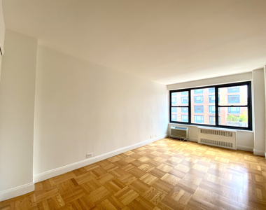 13th & 4th Avenue - Photo Thumbnail 4