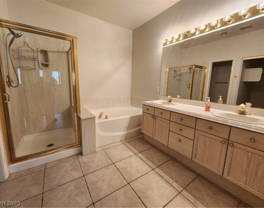 5042 Orchid Springs Street - Photo Thumbnail 7