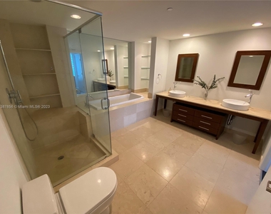 465 Brickell Ave - Photo Thumbnail 21