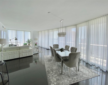 465 Brickell Ave - Photo Thumbnail 19