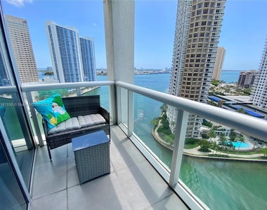 465 Brickell Ave - Photo Thumbnail 2