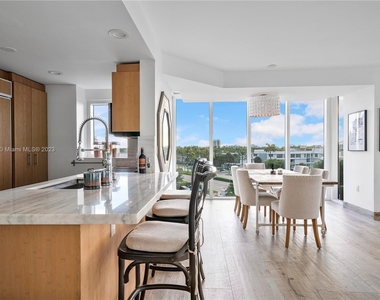 10275 Collins Ave - Photo Thumbnail 4