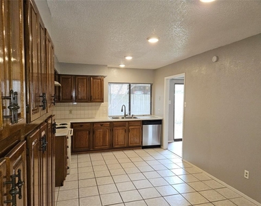 3716 Pecan Circle - Photo Thumbnail 5