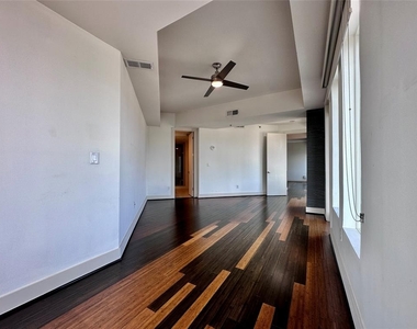 4611 Travis Street - Photo Thumbnail 9