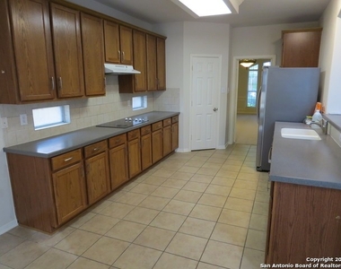 1004 Oak Rdg - Photo Thumbnail 7