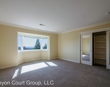 6520 - 6570 Sw Canyon Court - Photo Thumbnail 5