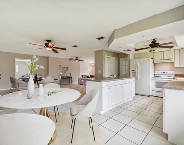 500 R Sanibel Court - Photo Thumbnail 14