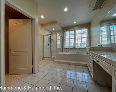 7635 Graystone Dr. - Photo Thumbnail 32