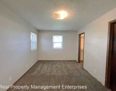 1247 W Huntington Way - Photo Thumbnail 7