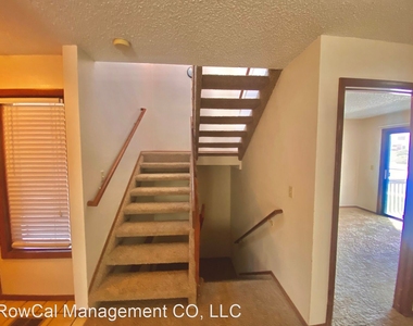 869 Pebblewood Drive - Photo Thumbnail 8