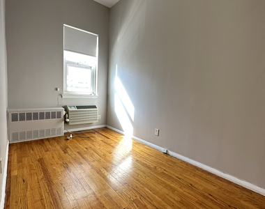 1129 Lexington Avenue - Photo Thumbnail 2