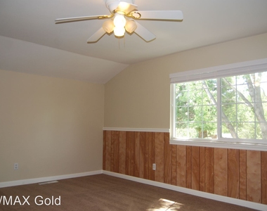 4935 Golden Springs Drive - Photo Thumbnail 12