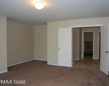 4935 Golden Springs Drive - Photo Thumbnail 17