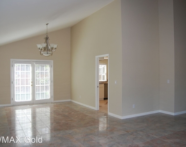 4935 Golden Springs Drive - Photo Thumbnail 10