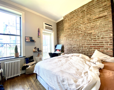 Mott & Prince St - Photo Thumbnail 2