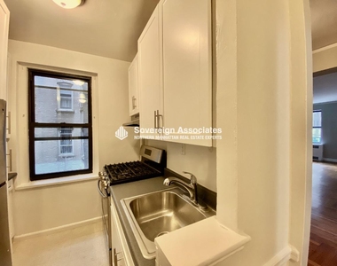 560 West 218th Street - Photo Thumbnail 8