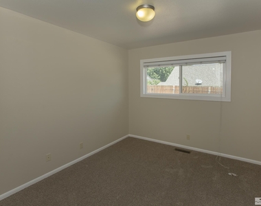 1855 Prince Way - Photo Thumbnail 9