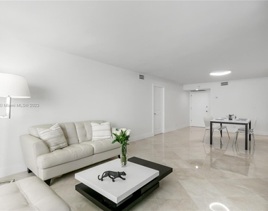 6039 Collins Ave - Photo Thumbnail 5