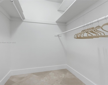 6039 Collins Ave - Photo Thumbnail 23