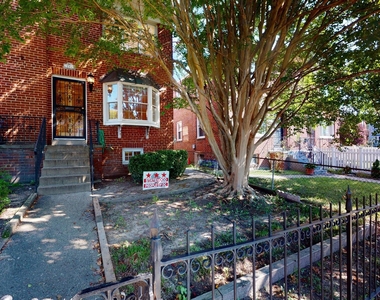 246 Nicholson Street Ne - Photo Thumbnail 1