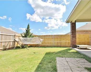 905 Hunter Lane - Photo Thumbnail 21