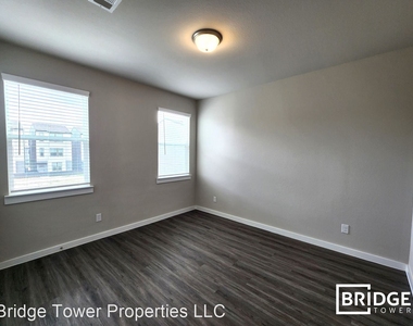 18508 Centro Row - Photo Thumbnail 11