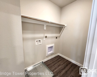 18508 Centro Row - Photo Thumbnail 9