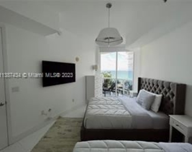 15811 Collins Ave Apt 507 - Photo Thumbnail 4