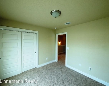 2318 Verna Lee Blvd - Photo Thumbnail 12