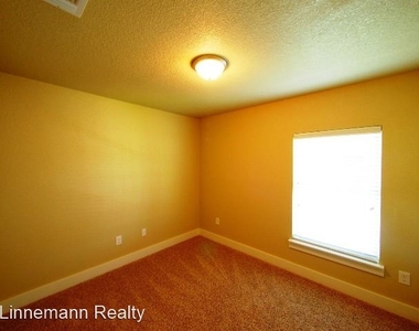 2318 Verna Lee Blvd - Photo Thumbnail 14