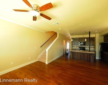 2318 Verna Lee Blvd - Photo Thumbnail 4