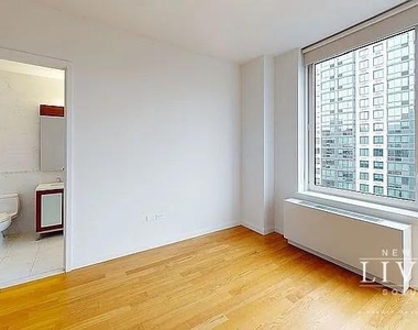 795 Columbus Avenue - Photo Thumbnail 5