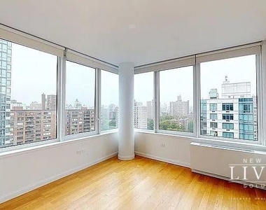 795 Columbus Avenue - Photo Thumbnail 4