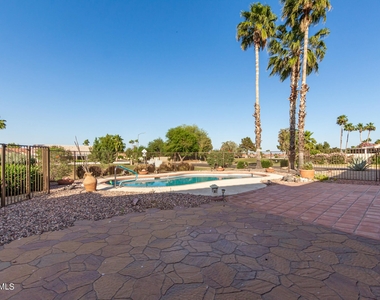 14202 W Desert Glen Drive - Photo Thumbnail 32