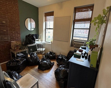 515 West 46th Street - Photo Thumbnail 4