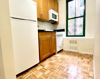 Large and Sunny 1 Bedroom UES Residence - Laundry in Building 2nd Floor Walk-up - Photo Thumbnail 2