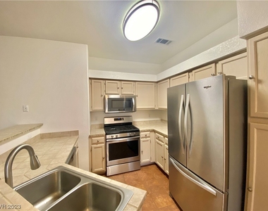 5415 W Harmon Avenue - Photo Thumbnail 5